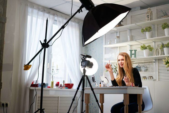 /img/content-blog-raw-blog-what-is-livestream-ecommerce-untitled-2.png